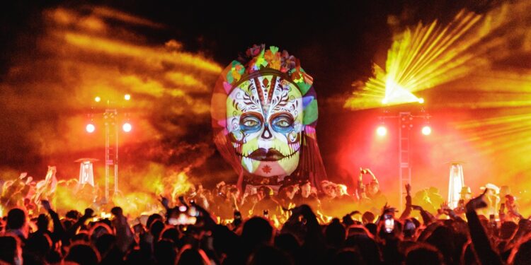 TIERRA DE LOS MUERTOS, EL FESTIVAL QUE CONVIERTE A OAXACA EN ALTAR MAYOR DEL MUNDO