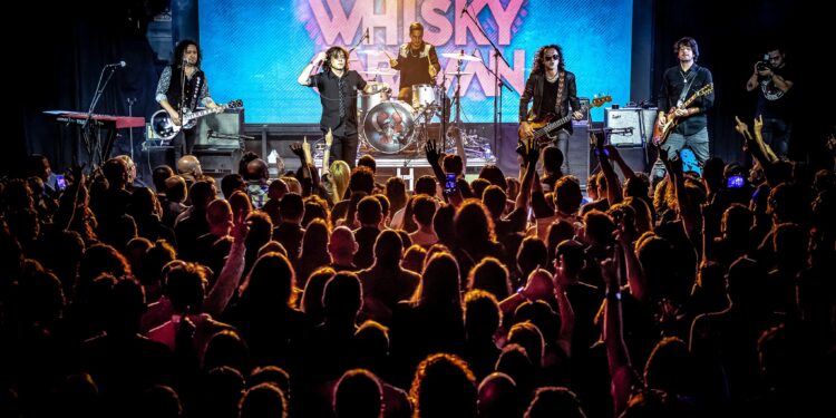 Whisky Caravan y Kutxi Romero de Marea incendian el rock en español con “Una y Otra Vez…”