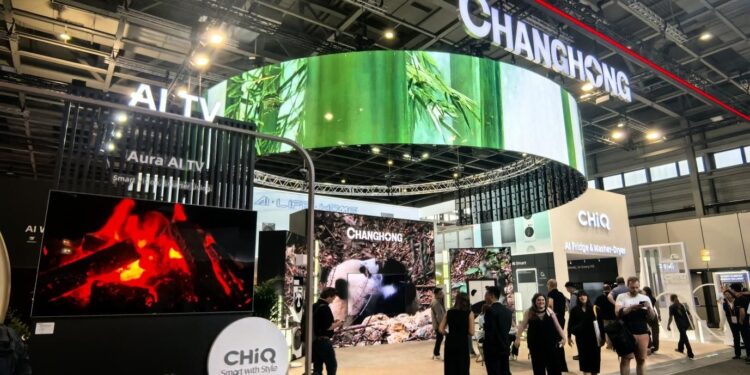 CHiQ presenta su tecnología basada en IA y con temática de pandas, el patrocinio de FIS y su liderazgo en ESG en la IFA 2025