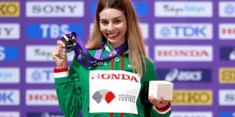 Alegna González rompe récord y conquista medalla de plata mundial en Tokio