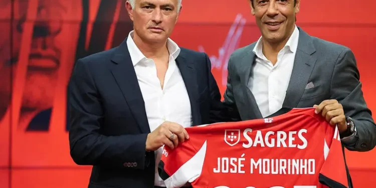 El Benfica presenta a Mourinho como su técnico