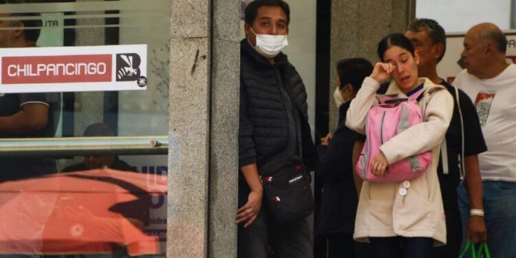 Metrobús CDMX prohíbe viajar con mochilas