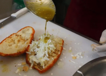 Remiten a 50 conductores a ‘El Torito’ y les dan pambazos y sopa de codito