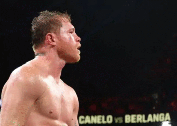 ‘Canelo’ Álvarez cae en el ranking y David Benavidez lo reta a subir de peso