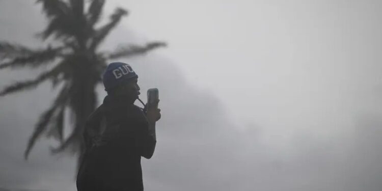 Huracán Melissa, la ‘tormenta del siglo’, toca tierra en Jamaica