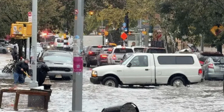 Fuertes lluvias en Nueva York dejan inundaciones y dos muertos
