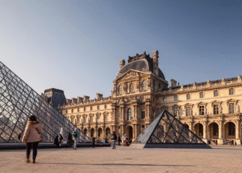 El Louvre reabre sus puertas tres días después del espectacular roboBorrador automático