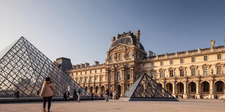 El Louvre reabre sus puertas tres días después del espectacular roboBorrador automático