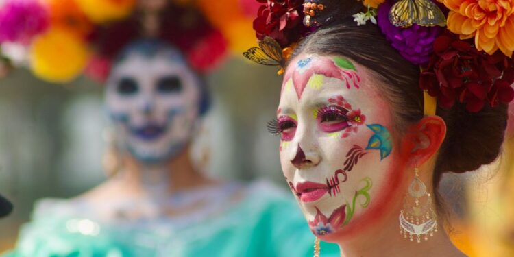 Celebra el Día de Muertos con arte, tradición y memoria en la Ciudad de México.