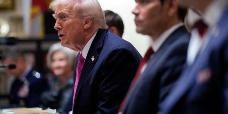 Trump dice que el alto el fuego en Gaza sigue vigente pese a los últimos ataques