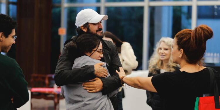 Llegan al AICM 6 mexicanos de la Flotilla Global Sumud