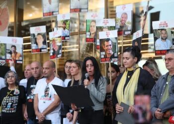 Las familias de los rehenes piden suspender el acuerdo si Hamás no devuelve a los fallecidos