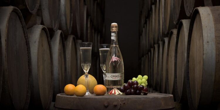 El primer spritz con alma mexicana: Cirilo llega con burbujas de agave y naranja amarga