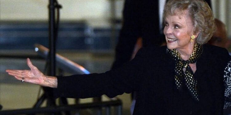 Muere a los 100 años June Lockhart, actriz de «Lassie» y «Perdidos en el espacio»