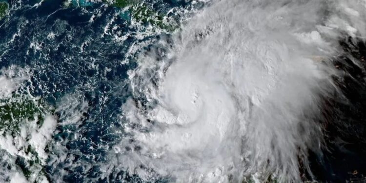 Huracán Melissa alcanza categoría 4 sin peligro para México