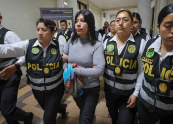 Perú ordena captura internacional de exprimera ministra Betssy Chávez