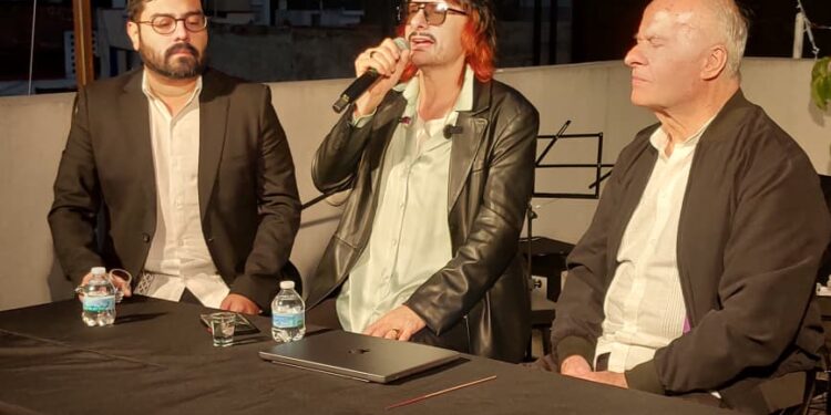 El catalán Carlos Ann anticipó la noche ígnea del Tigre del Congrés en la Playhaus presentando disco y concierto