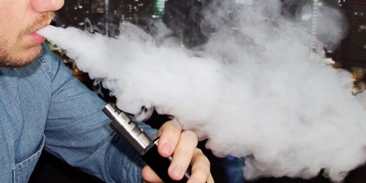 Mark Esper acusa que el veto a vapeadores abrió negocio para el crimen organizado