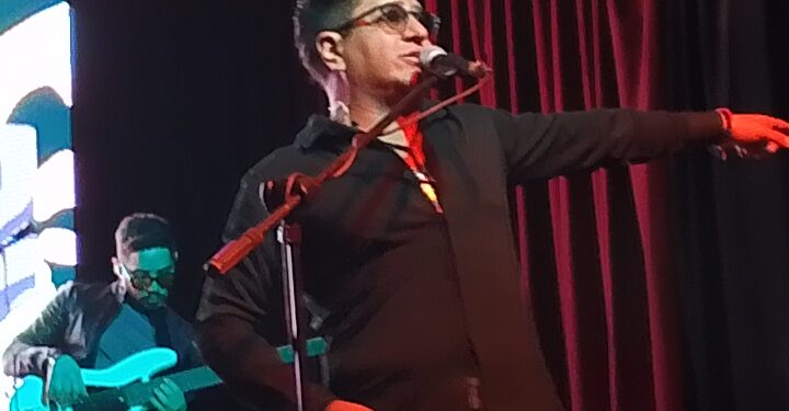 Rock and Lovers lanza “El mundo entero y tú”, el primer capítulo de su nuevo álbum Sistema Perfecto