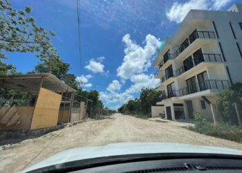 Tulum está en riesgo por invasiones en vía pública