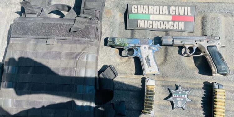 ¡Nuevo golpe en Michoacán! Detienen a 4 hombres con armas