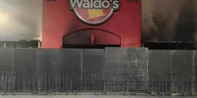 Fiscalía de Sonora revela avances en la investigación del incendio en tienda Waldo’s en Hermosillo