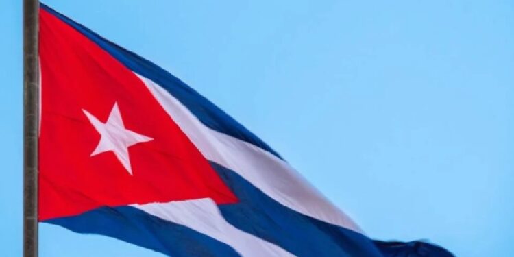 Fiscalía de Cuba acusa a ex ministro de Economía de espionaje, soborno y otros delitos