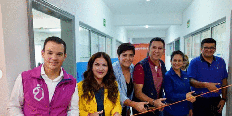 Fundación DEACERO impulsa el desarrollo comunitario con la inauguración de aula tecnológica en Guadalupe, Nuevo León