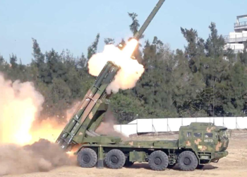 China dispara cohetes en 2º día de ejercicios militares cerca de Taiwán