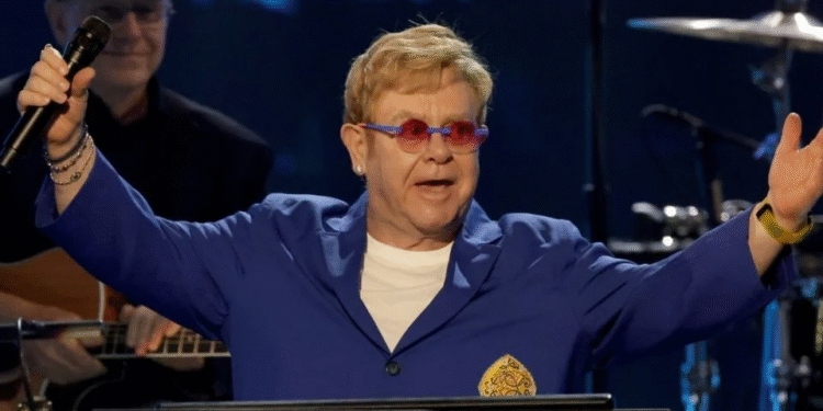 MÚSICO INGLÉS “Ha sido devastador”: Elton John narra su forma de vida tras perder la vista en un ojo