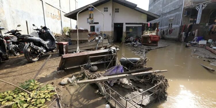 Maduro pide amnistía y quitar sanciones a 100 funcionarios; Trump lo rechaza y le da plazo para salir de Venezuela