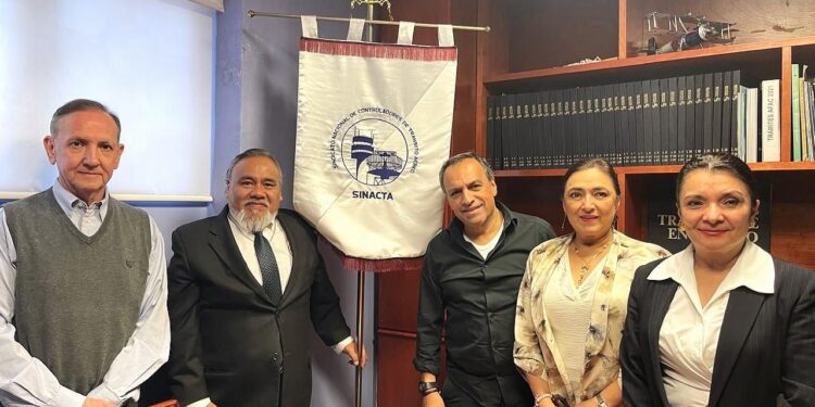 Vecinos y controladores aéreos solicitan a SENEAM incluir a la sociedad en el rediseño de rutas en el Valle de México