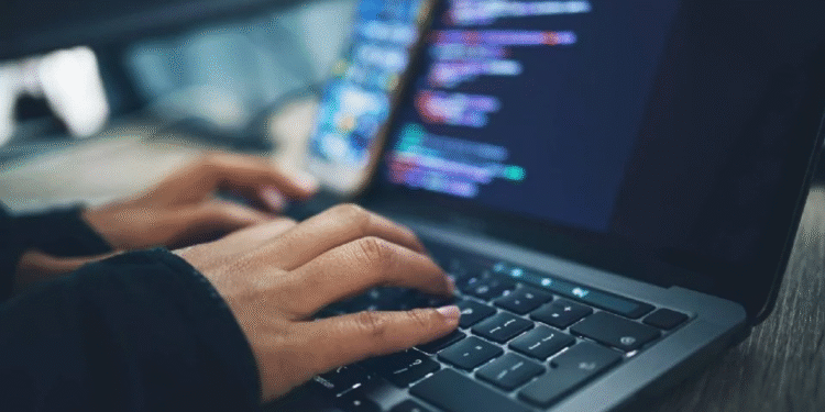 UE multa con 120 millones a X de Elon Musk por infringir la ley digital