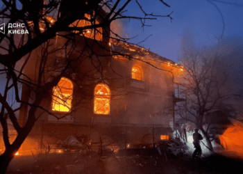 Rusia ataca a Ucrania con 500 drones y 40 misiles antes de reunión entre Zelenski y Trump