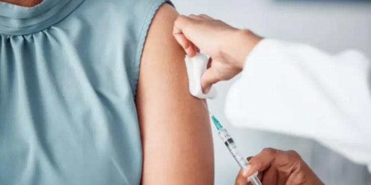 Secretaría de Salud alerta por neumococo en invierno: así puedes vacunarte contra la enfermedad