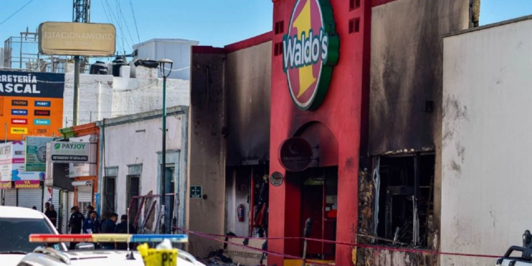 Fiscalía de Sonora imputa a ocho personas y una empresa por incendio en Waldo’s Hermosillo