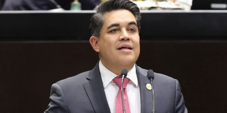 Plantean reforma constitucional para prohibir contratar a menores de edad en labores peligrosas o insalubres