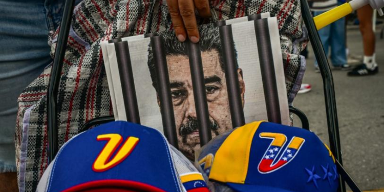 Suiza ordena bloquear posibles activos de Nicolás Maduro