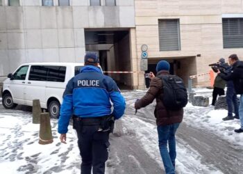 Detenido copropietario de bar que se incendió en Suiza; fue puesto en prisión preventiva