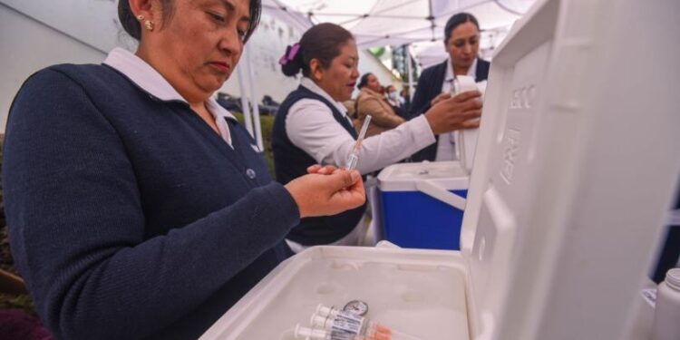 ‘Hay suficientes vacunas para sarampión’, precisa Sheinbaum
