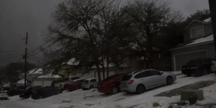 Tormenta en EU deja sin electricidad a 600 mil clientes y cancelación de vuelos