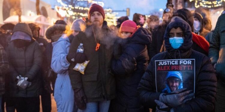 Trump envía a su «zar» antiinmigración a Minnesota tras muerte de manifestante