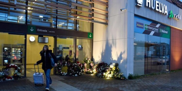 España espera reabrir en 10 días la línea cerrada por tragedia ferroviaria