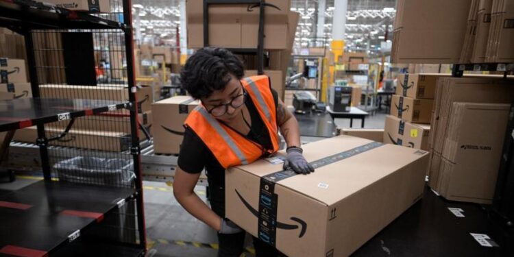 ¿Afectará tus envíos? Amazon recortará 16,000 puestos de trabajo