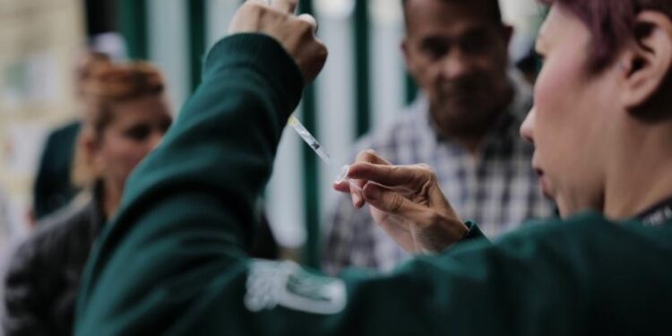 IMSS lleva más de 16.5 millones de vacunas por temporada invernal