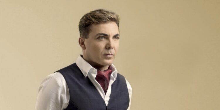 El Auditorio Nacional recibe nuevamente a Cristian Castro en un regreso desde el corazón