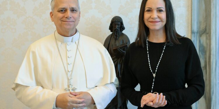 Papa León XIV recibe a María Corina Machado en El Vaticano