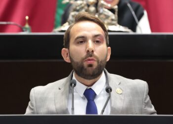 Plantean reforma que establece obligaciones para los prestadores del servicio de estacionamiento