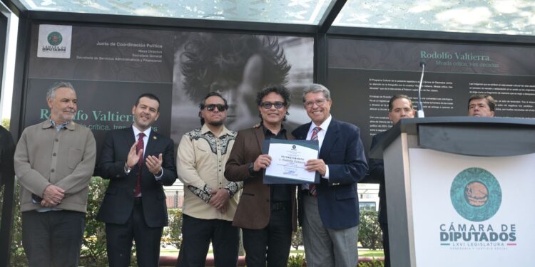 Diputado Ricardo Monreal inauguró en San Lázaro la exposición fotográfica “Rodolfo Valtierra: Mirada Crítica, tres décadas”