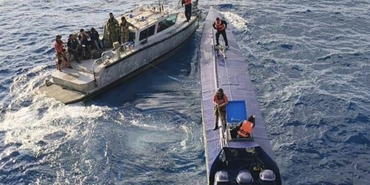 México intercepta semisumergible en el Pacífico con más de cuatro toneladas de cocaína